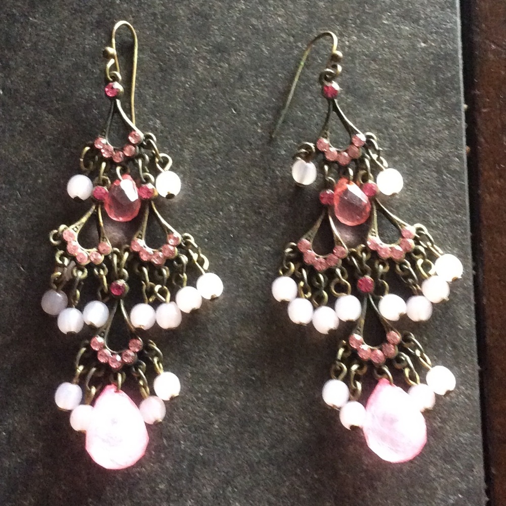 Pink tear drop earrings 💧